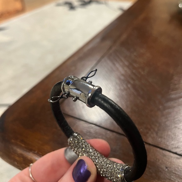 Crystal leather cuffling - Picture 3 of 4